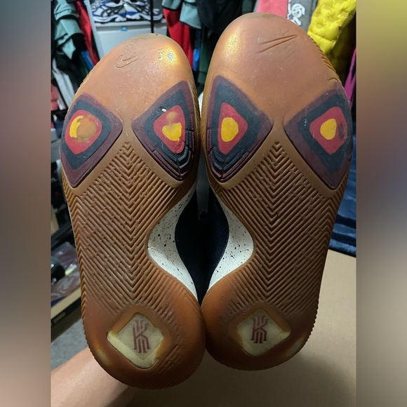 Nike Kyrie 3 Obsidian Size 11 - Picture 8 of 11